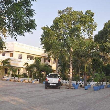 Hotel Eagle Nest Bharatpur Esterno foto