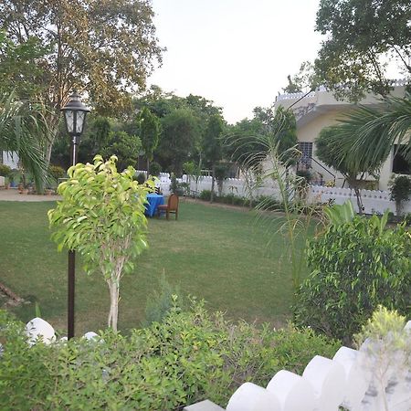 Hotel Eagle Nest Bharatpur Esterno foto