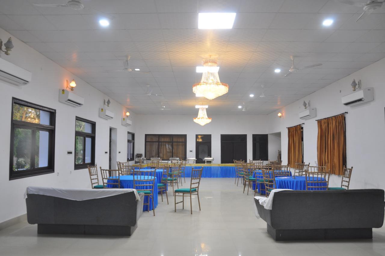 Hotel Eagle Nest Bharatpur Esterno foto